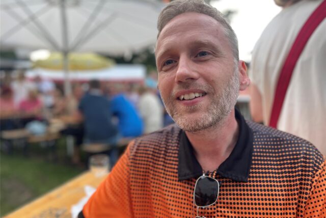 Das Familienfest 2024 in Frohlinde am Samstagabend: Tausende kamen, um auf dem Gemeindegelände an der Schutzengelkirche zu feiern. Wir sprachen über das Fest mit Jens Sinnebrink, Vorstand der Kolpingsfamilie.