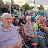 Egon und Christiane Walberg sowie Max Walter und Guido Walter beim Hertener Sommerkino.