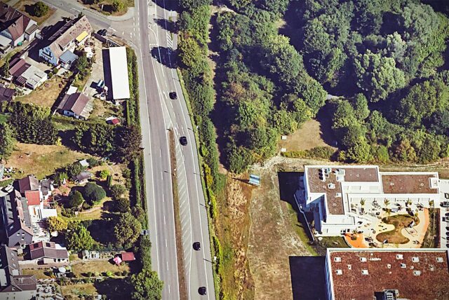 Der Blick von oben auf die B235 in Castrop-Rauxel auf Höhe des EVK.