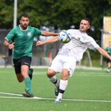 Nico Wieke (r.) kommt hier eher an den Ball als Felix Richter.