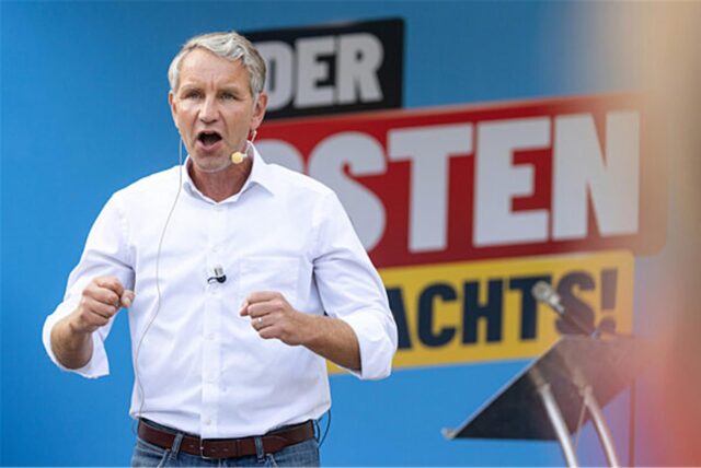 Björn Höcke (AfD), Landesfraktions- und Parteivorsitzender sowie Spitzenkandidat seiner Partei, spricht beim Wahlkampf AfD Thüringen auf dem Marktplatz.