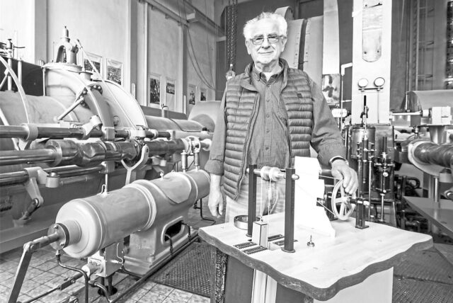 Gerd Schenk aus Recklinghausen im Fördermaschinenhaus in Hochlarmark