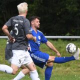 Der VfB Habinghorst (blaue Trikots) traf am zweiten Spieltag im Derby auf die SF Habinghorst/Dingen.