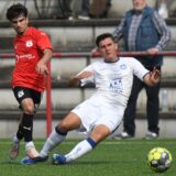 Der FC Castrop-Rauxel (weiße Trikots) verspielte eine Führung in der Nachspielzeit gegen Westfalia Huckarde.