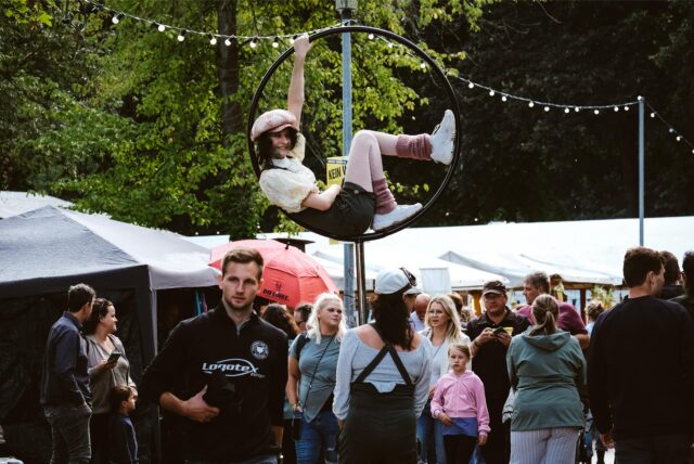 Ein Walkact auf dem Waltroper Parkfest 2023.