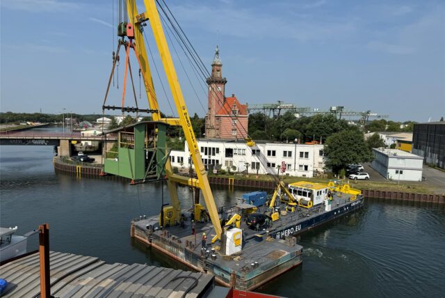Portal-Drehkran Dortmunder Hafen