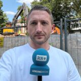 Philipp Pohl steht vor dem Gammelhaus im Dortmunder Klinikviertel.