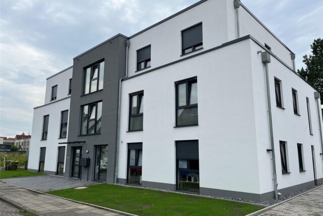 Das Mehrfamilienhaus von außen.