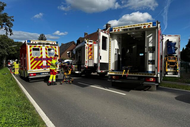 Auf der Rhader Straße in Dorsten-Lembeck hat es einen schweren Verkehrsunfall gegeben.