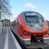Ein Zug steht am Dorstener Bahnhof.