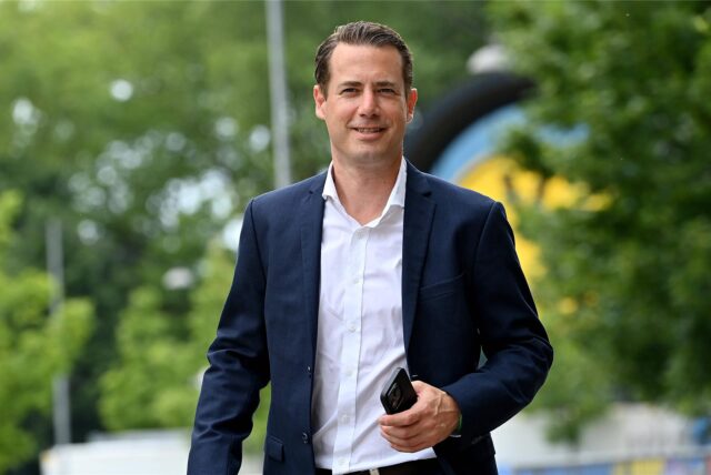 Lars Ricken lächelt.