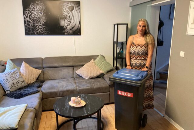 Wochenlang musste Nicole Siegling auch die Papiertonne zur Leerung durch das heimische Wohnzimmer ziehen. Das ist zum Glück vorbei.