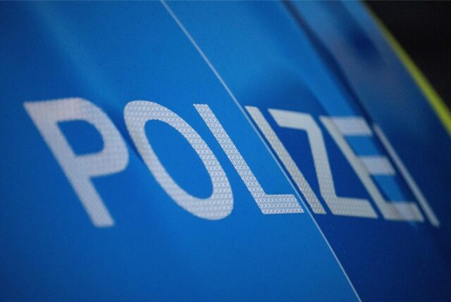 Schriftzug auf Polizeiwagen