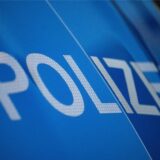 Schriftzug auf Polizeiwagen