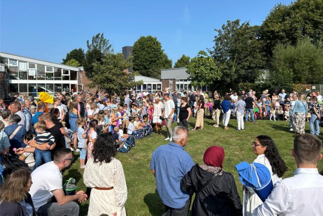 Am Donnerstagvormittag wurden 80 Erstklässler bei Sonnenschein in der Grundschule Alter Garten in Henrichenburg begrüßt.