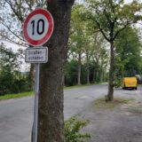 Verkehrsschild 10 km/h auf der Oestricher Straße in Castrop-Rauxel.