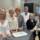 Das Brinkforth-Team: Inhaberin Heike Bischof-Claßen, ihre Schwester Birgit Jirmann, Verkäuferin Claudia Kral, Uhrmachermeister Ludger Hellermann, Verkäuferin Sandra Szczendzina und Goldschmiedin Christiane Kühler.