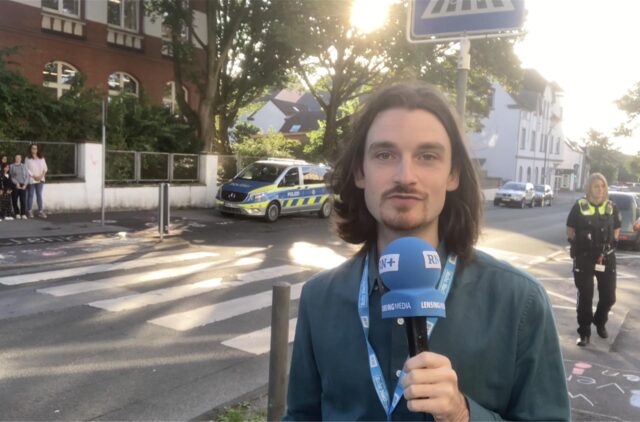 Unser Reporter steht am Freitagmorgen (23.8.) vor einer Polizeikontrolle in einer von vier Dortmunder Schulstraßen und berichtet im Video.