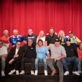 Was für ein Tag: Die Macher des Ruhricals Michael Kloßek und Bernd Böhne mit ihren Gästen im Mondpalast von Wanne-Eickel mit Ex-Schiedsrichter Thorsten Kinhöfer, Stadionsprechern so gut wie aller Proficlubs aus dem Ruhrgebiet und vor allem guter Laune.