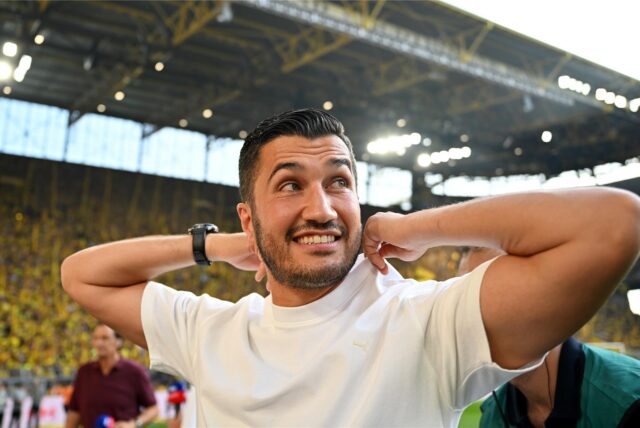 Nuri Sahin schaut zur Seite.