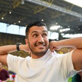 Nuri Sahin schaut zur Seite.