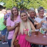 Marc Frese mit dem Ickerner Familienfest im Hintergrund.