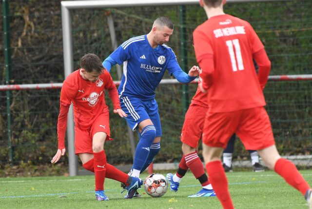 Der SuS Merklinde (rote Trikots) verlor das Kreisliga-A-Derby gegen den VfB Habinghorst.