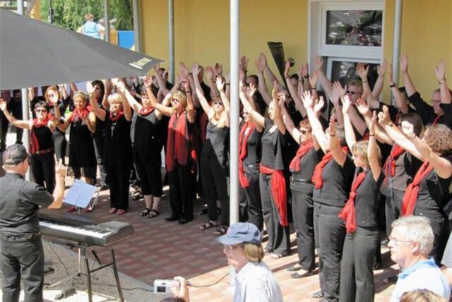 Der Cantiamo Chor aus Castrop-Rauxel tritt am 21. September in der Waltroper Stadthalle auf und spielt dabei bekannte Rocklieder.