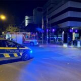 Einsatzwagen der Polizei Dortmund und Feuerwehr Dortmund in der City mit Blaulicht