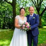 Die Eheleute Vera Künemund und Michael Rumpke nach ihrer Trauung im Rathaus in Recklinghausen.