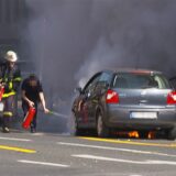 An der Schützenstraße hat am Dienstag ein Auto gebrannt.