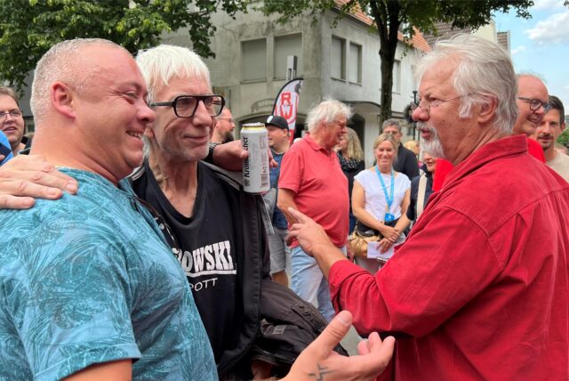 Ralf Richter (Mitte) ließ sich viel Zeit, um mit seinen Fans in Kontakt zu treten.