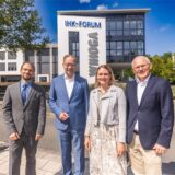 Tobias Heine (Leiter der IHK-Weiterbildung), IHK-Hauptgeschäftsführer Stefan Schreiber, Maike Fritzsching (IHK-Geschäftsführerin der beruflichen Bildung) und IHK-Verwaltungsleiter Michael Adel (v.l.) am 26. August vor dem IHK-Forum