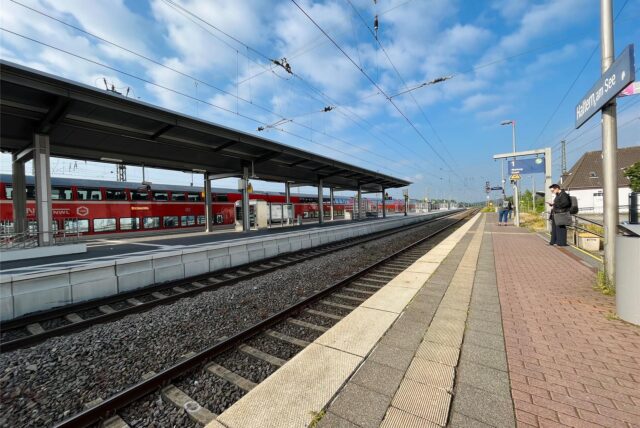Ein leeres Bahngleis am Bahnhof Haltern