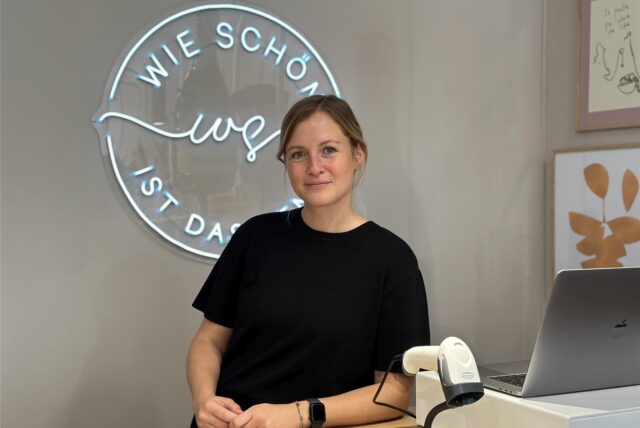 Inhaberin Liv Meyer-Hollje steht in ihrem Interior-Laden „Wie schön ist das denn“ im Kaiserviertel in Dortmund.