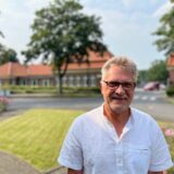 Bernd Lohse von der Entwicklungsgesellschaft Neue Zeche Westerholt vor dem Eingangsbereich an der Egonstraße.