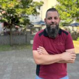 Carsten Stanley steht vor dem Brauhaus am Brauturm im Dorstener Stadtteil Wulfen.