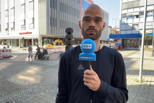 RN-Reporter Luca Füllgraf berichtet live von der Mahnwache in der Castroper Altstadt.