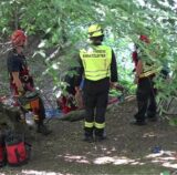 In dem unwegsamen Gelände kamen Höhenretter der Feuerwehr Dortmund zum Einsatz.