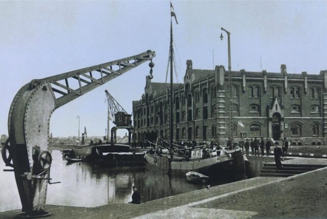 Das städtische Lagerhaus war eines der ersten Gebäude im Dortmunder Hafen, der vor genau 125 Jahren eröffnet wurde.