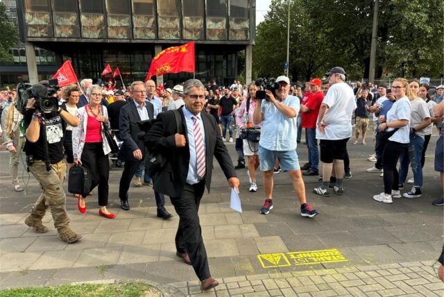 Dortmunder Stahlarbeiter protestierten vergangene Woche gegen Konzernchef López.