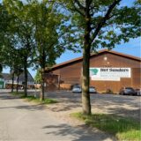 Der Hof Sanders in Henrichenburg hat neben dem Hofladen auch ein Maislabyrinth bis zur Ernte der Maiskolben für die Öffentlichkeit zugänglich gemacht.