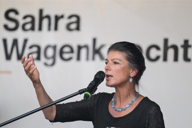 Sahra Wagenknecht, Bundesvorsitzende des Bündnis Sahra Wagenknecht (BSW), spricht auf einer Wahlkampfveranstaltung.