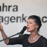 Sahra Wagenknecht, Bundesvorsitzende des Bündnis Sahra Wagenknecht (BSW), spricht auf einer Wahlkampfveranstaltung.