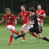 Der TuS Henrichenburg (rote Trikots) spielte in der zweiten Runde des Kreispokals Recklinghausen gegen Vestia Disteln