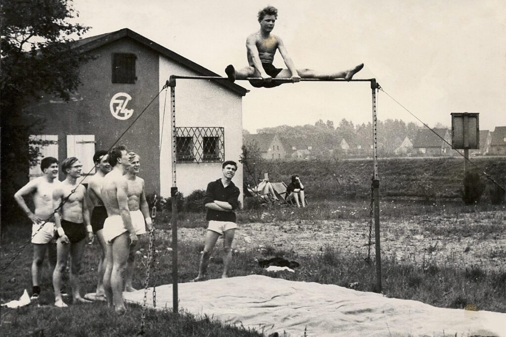 Hochreckturnen auf der Vereinswiese des CTV im Jahr 1961. Hochreckturnen auf der Vereinswiese des CTV im Jahr 1961.