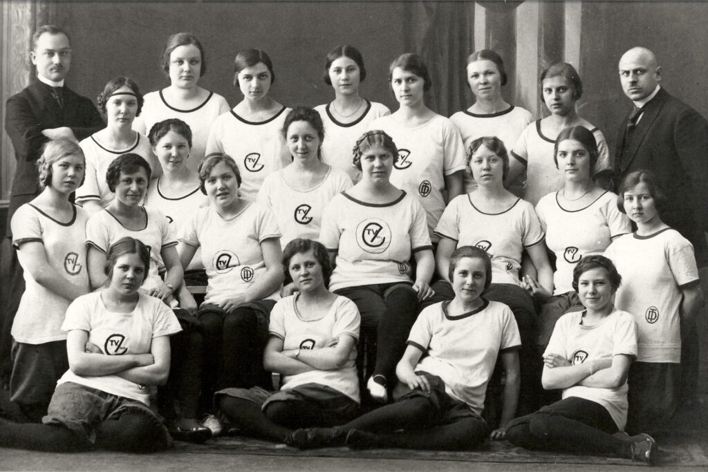 Der CTV damals: Ein Bild der Castroper Damen-Turnerriege aus den 1920er Jahren. Der CTV damals: Ein Bild der Castroper Damen-Turnerriege aus den 1920er Jahren.