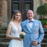 Sina (geborene Epperlein) und Gordon Walocha haben auf Schloss Bladenhorst standesamtlich geheiratet.