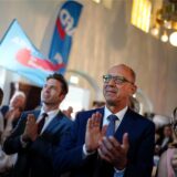 Jörg Urban (AfD), Vorsitzender der AfD in Sachsen und Spitzenkandidat, reagiert auf der Wahlparty seiner Partei nach der Veröffentlichung der ersten Prognosen.