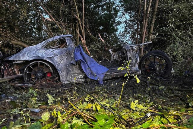 Das Wrack eines Porsche nach einem tödlichen Verkehrsunfall in Dortmund